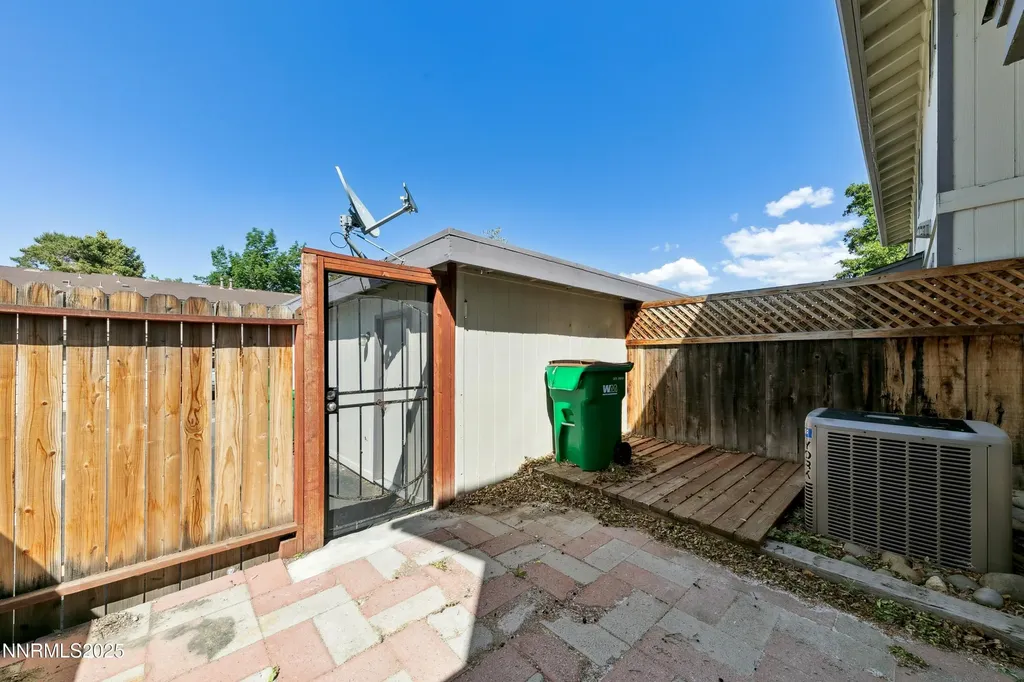718 Travis Carson City NV 89701