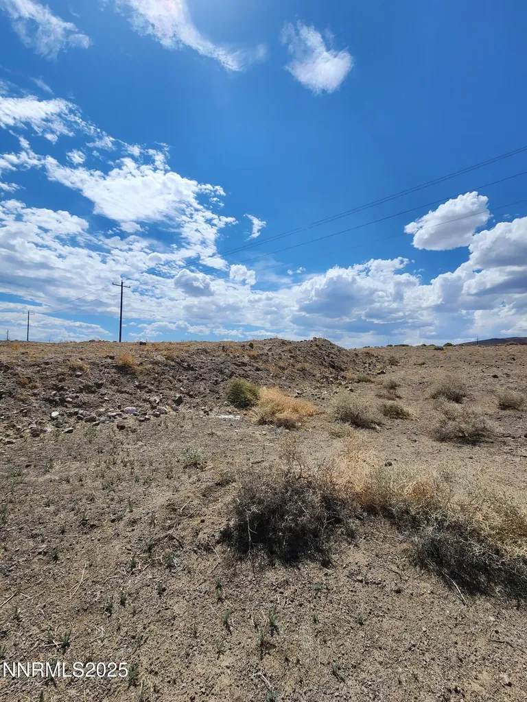 1295 Ranchito Silver Springs NV 89429