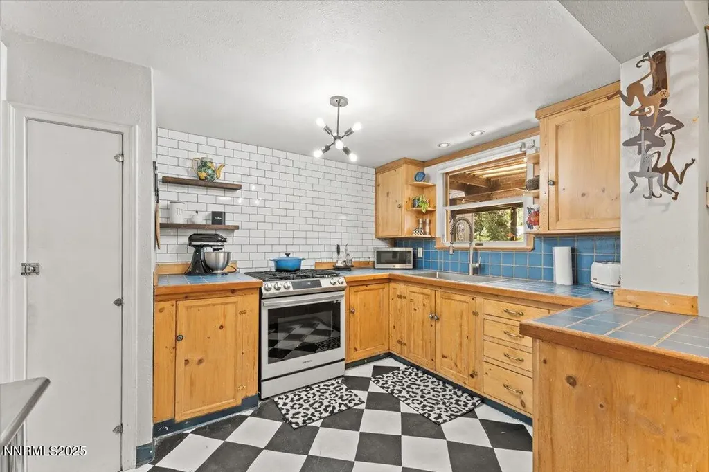 661 Thoma Reno NV 89502