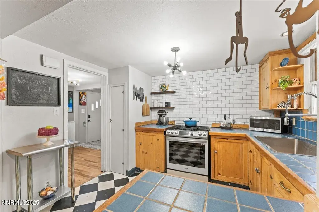 661 Thoma Reno NV 89502