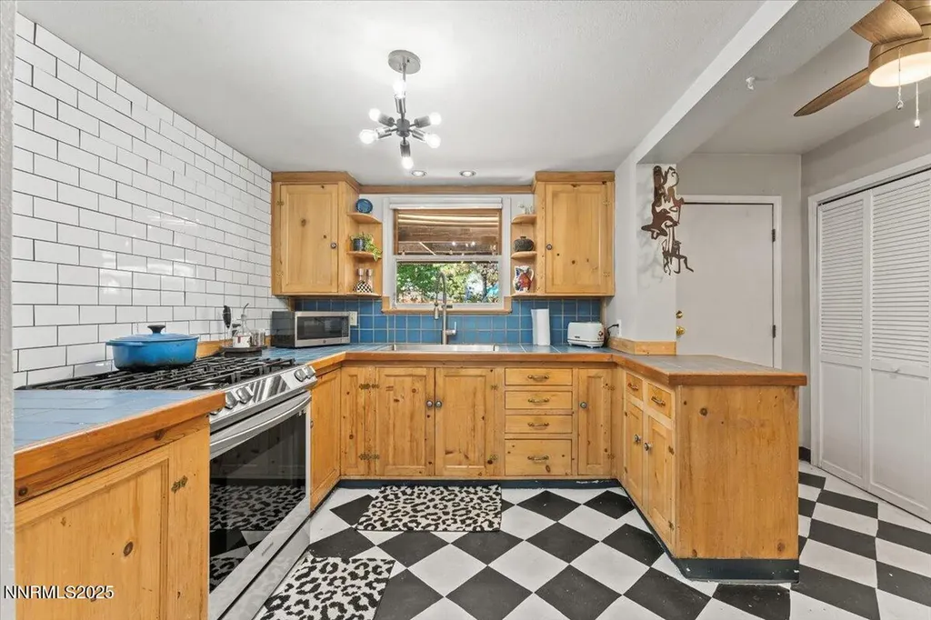 661 Thoma Reno NV 89502