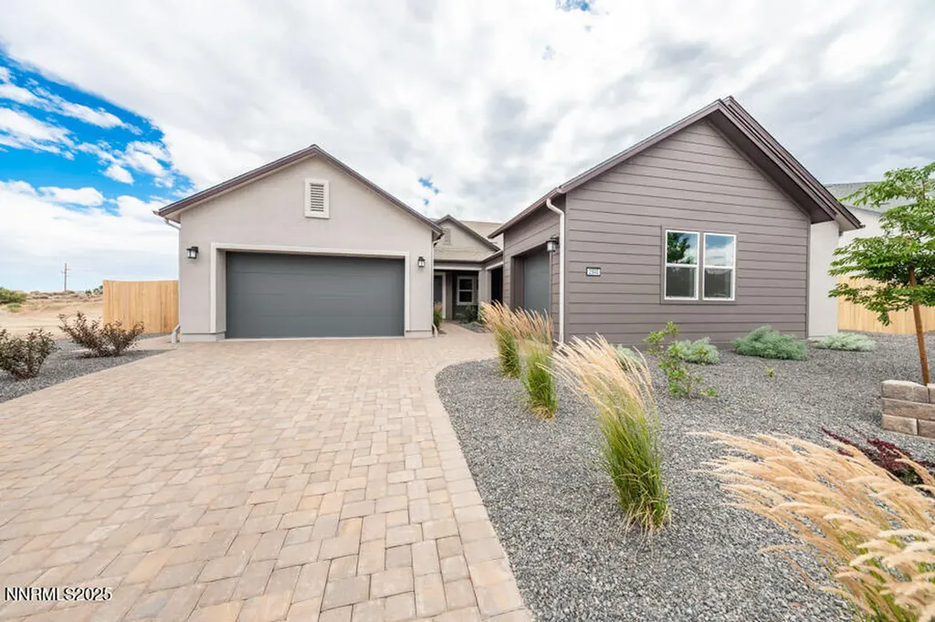 2940 Murrelet Sparks NV 89441
