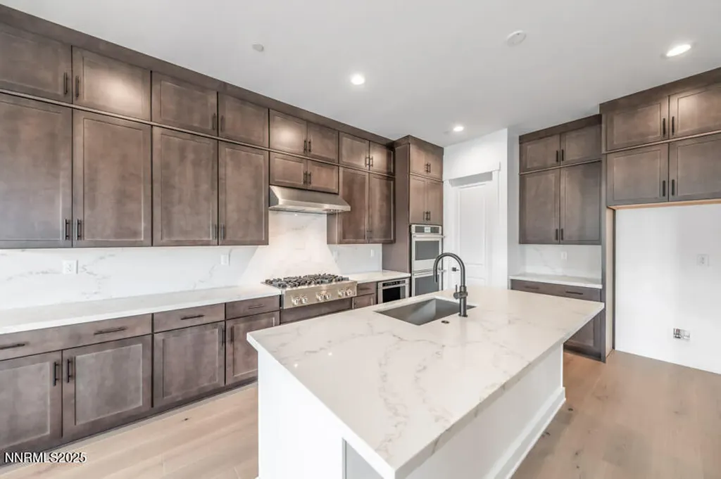 2940 Murrelet Sparks NV 89441