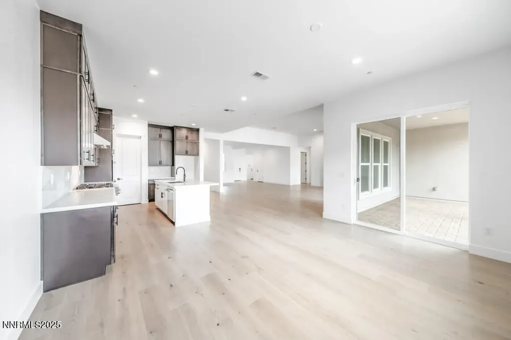 2940 Murrelet Sparks NV 89441