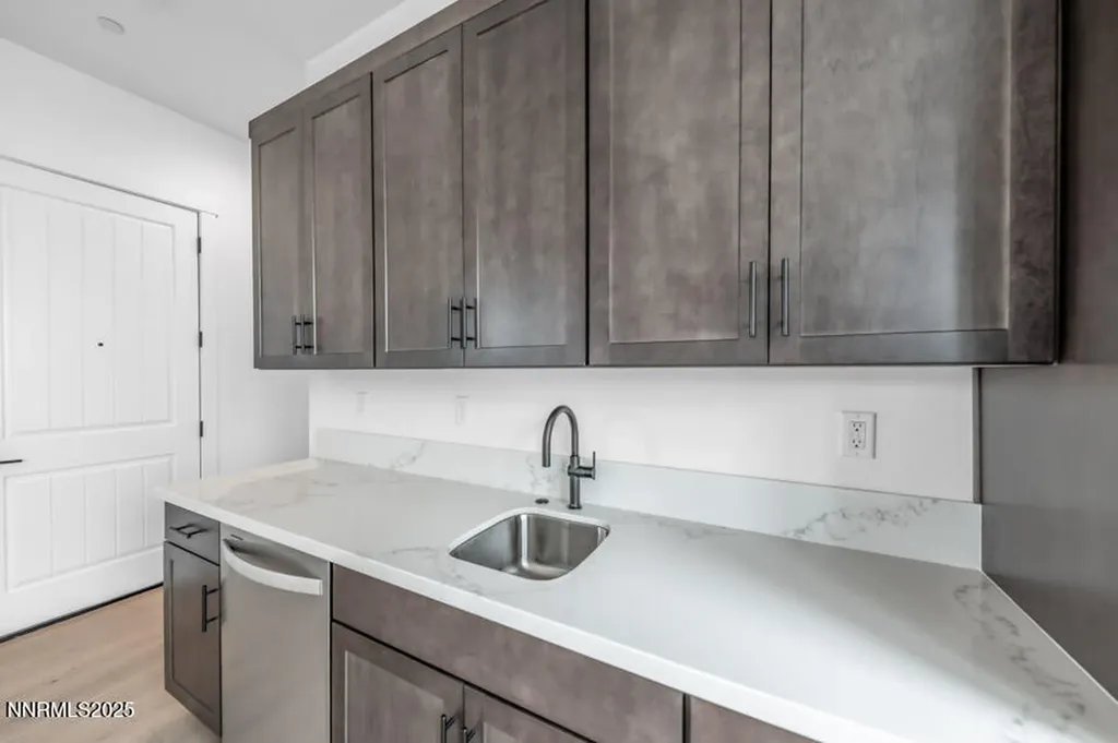 2940 Murrelet Sparks NV 89441