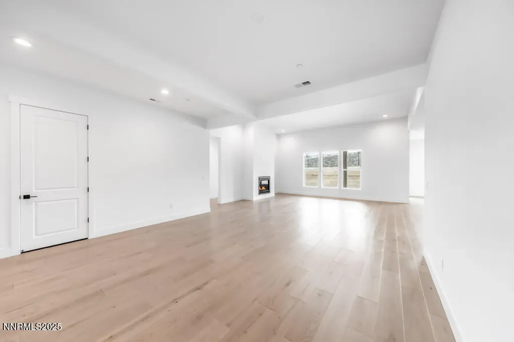 2940 Murrelet Sparks NV 89441
