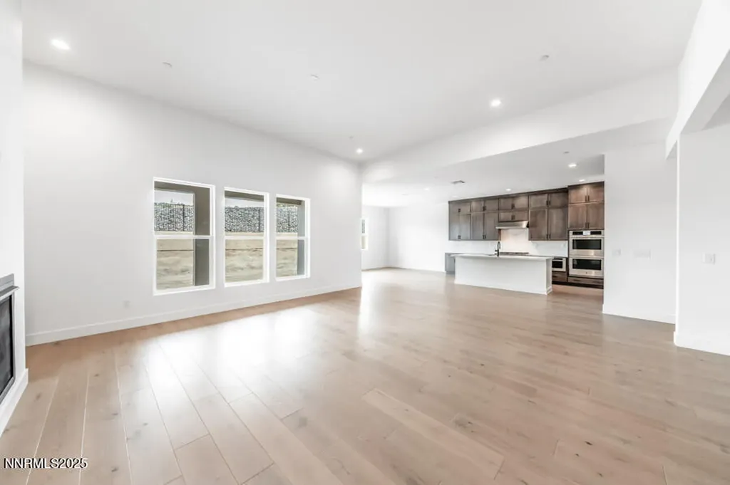 2940 Murrelet Sparks NV 89441
