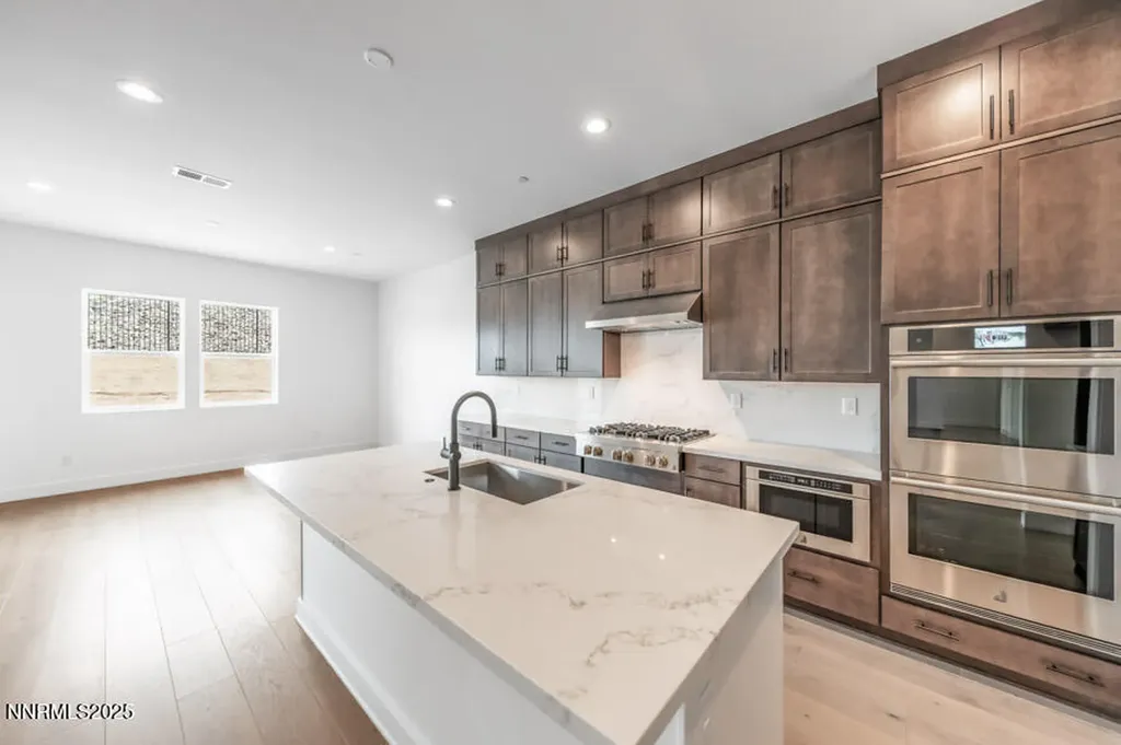 2940 Murrelet Sparks NV 89441