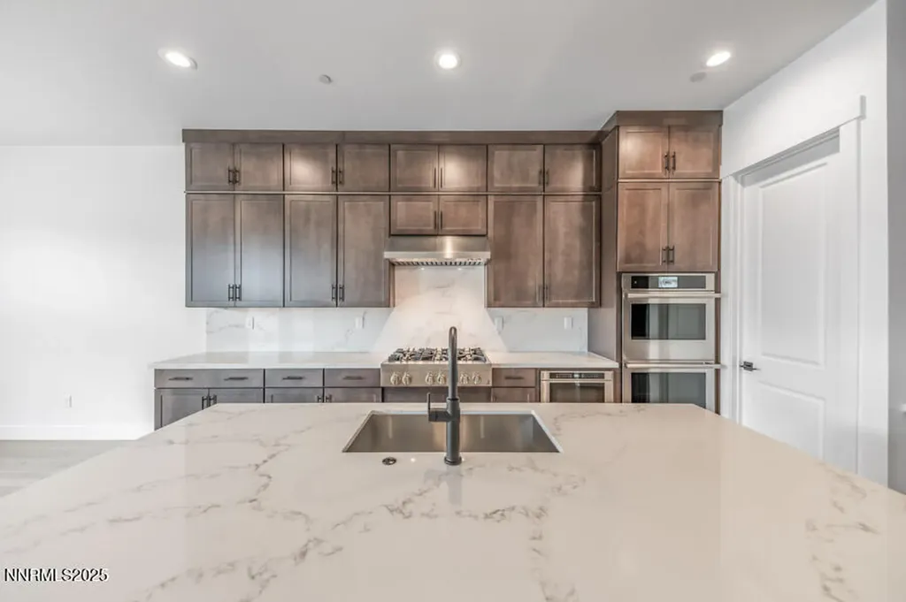 2940 Murrelet Sparks NV 89441