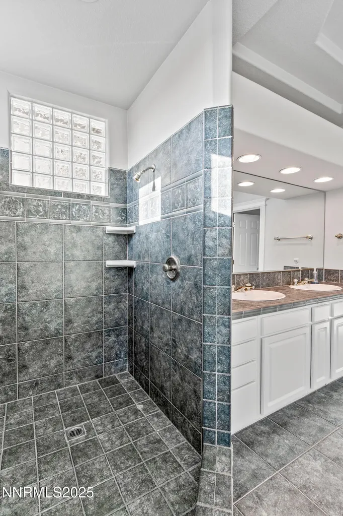 2093 Tamarisk Reno NV 89502
