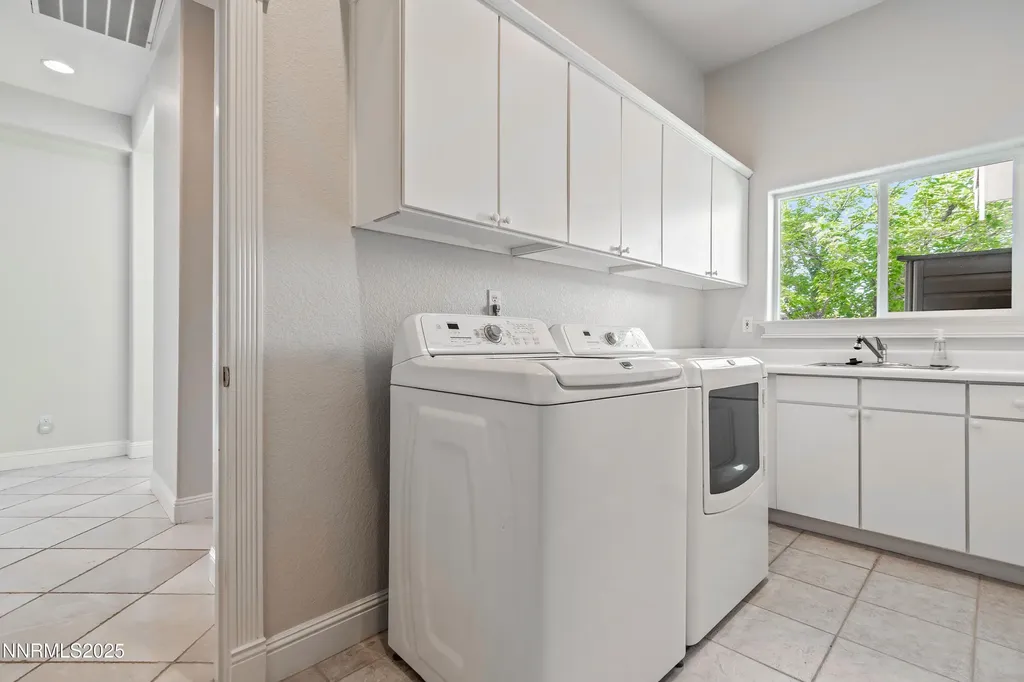 2093 Tamarisk Reno NV 89502