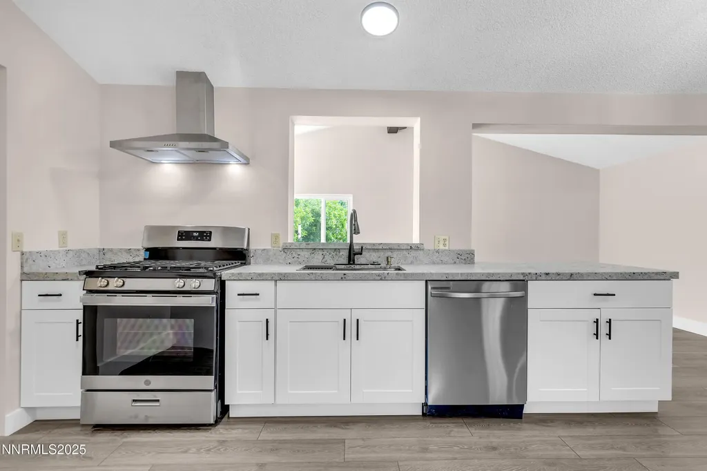 6120 Leon Sun Valley NV 89433