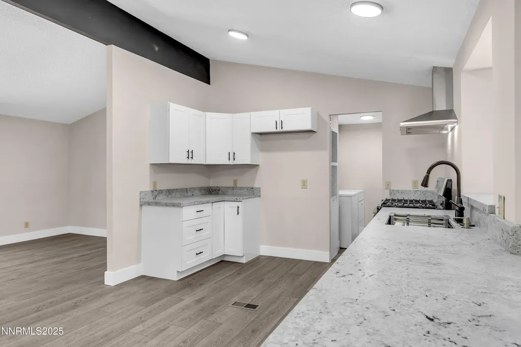 6120 Leon Sun Valley NV 89433