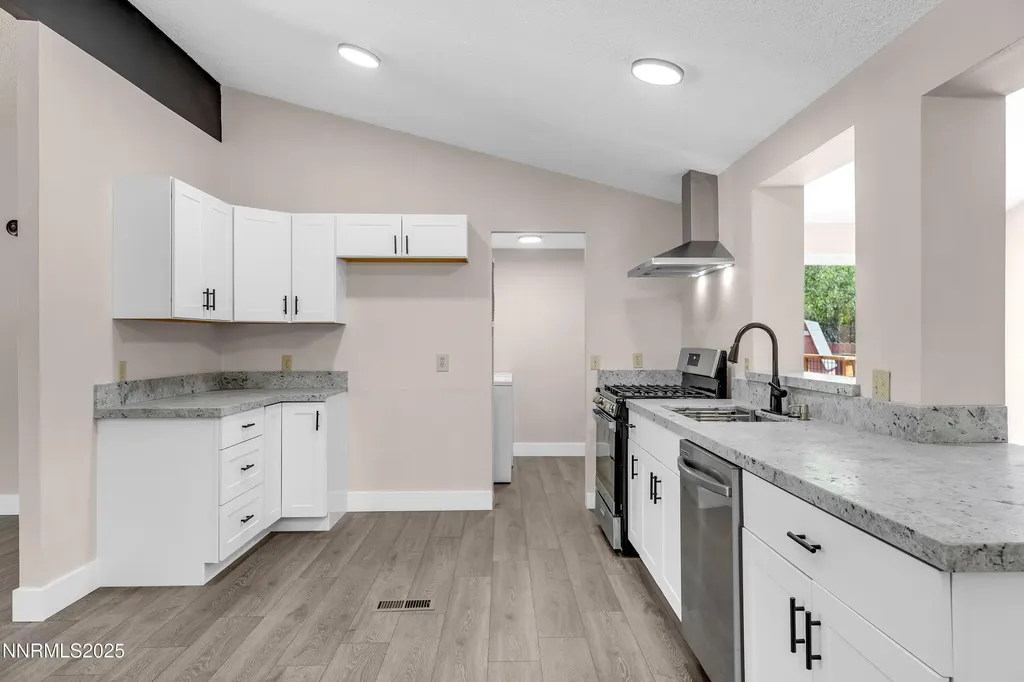 6120 Leon Sun Valley NV 89433