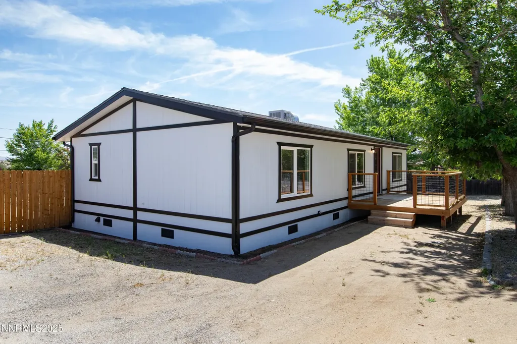 6120 Leon Sun Valley NV 89433