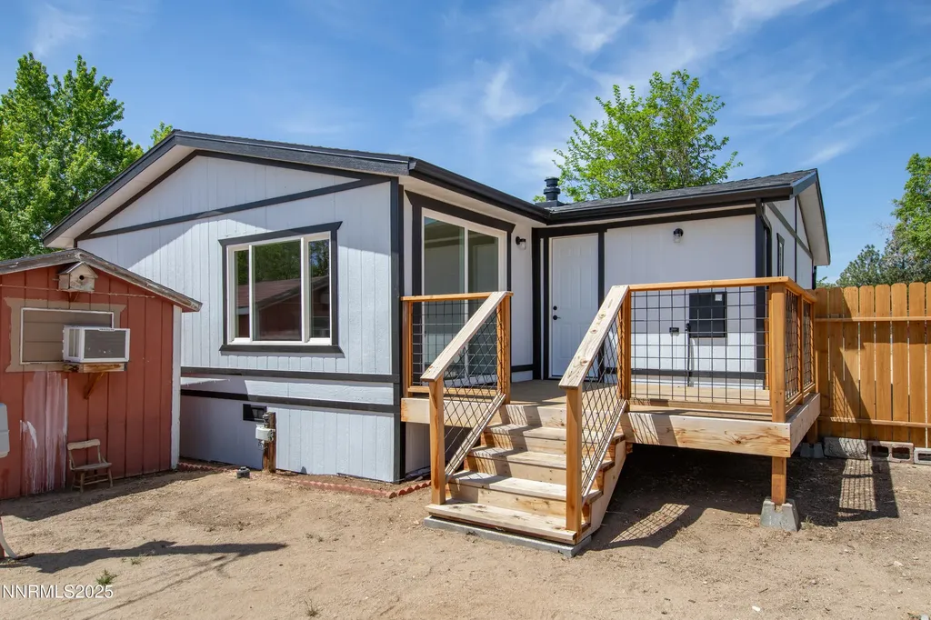 6120 Leon Sun Valley NV 89433