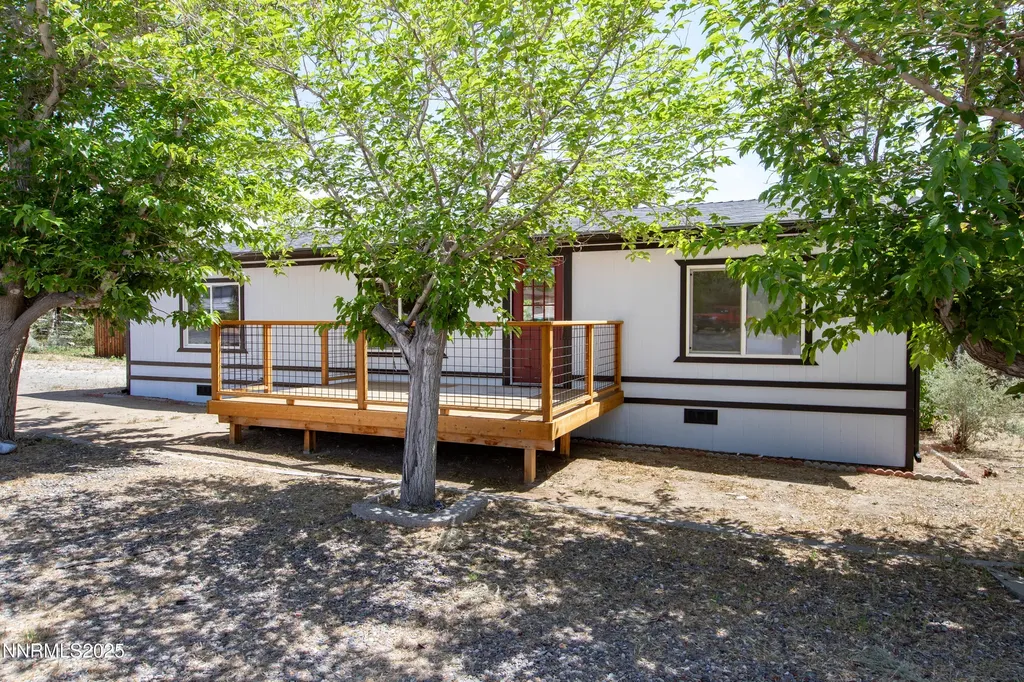 6120 Leon Sun Valley NV 89433