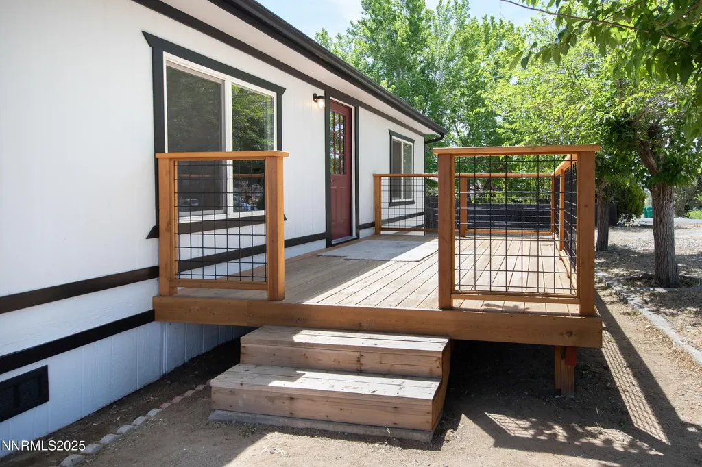 6120 Leon Sun Valley NV 89433