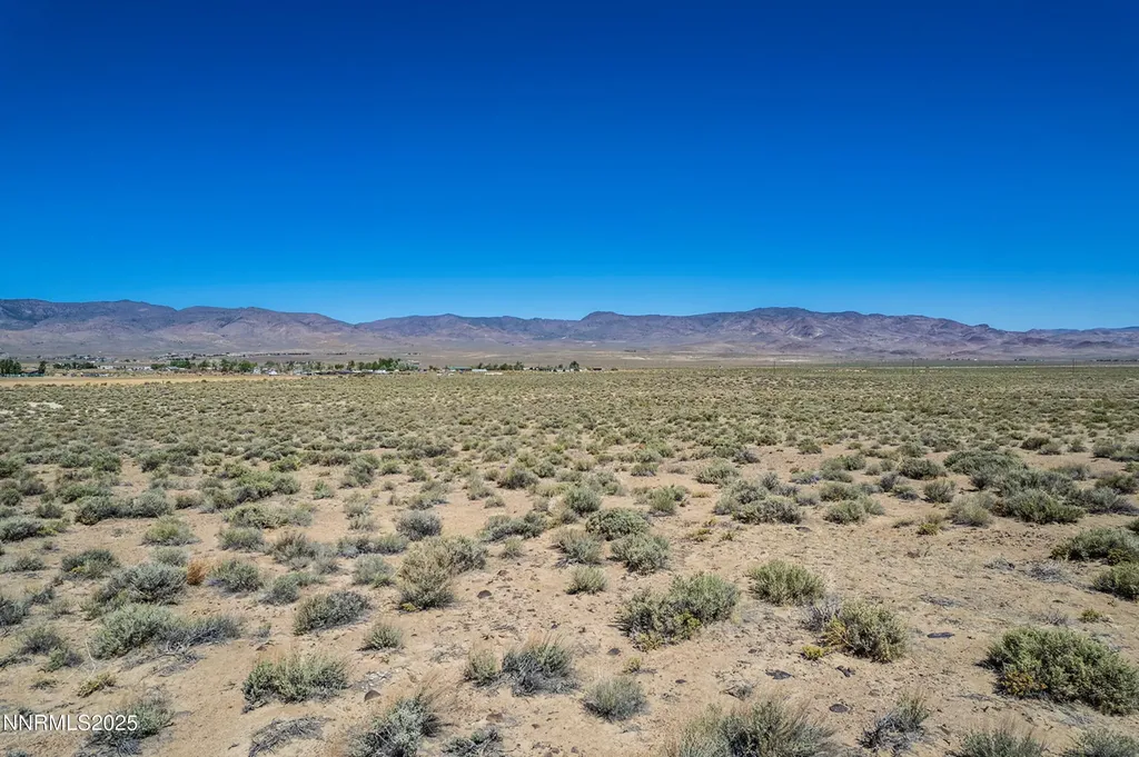 7975 Break-a-heart Silver Springs NV 89429