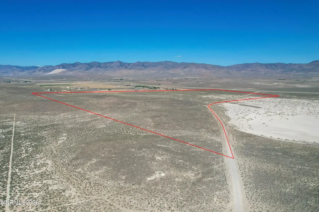 7975 Break-a-heart Silver Springs NV 89429