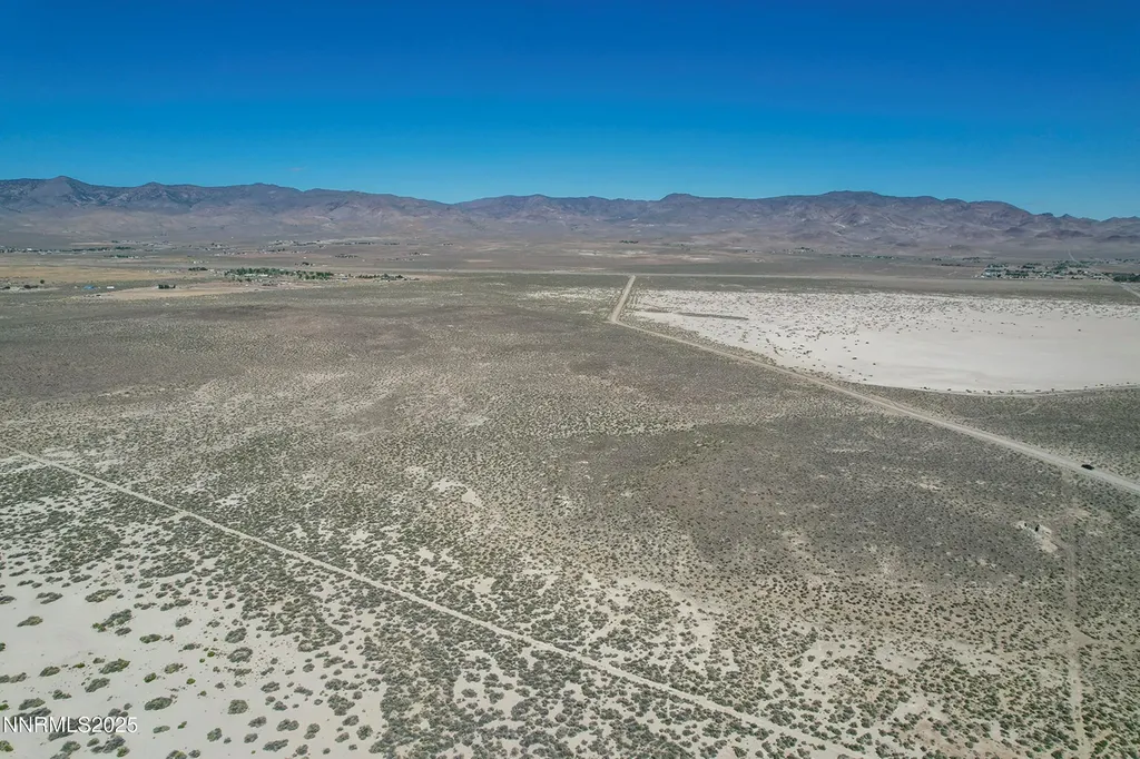 7975 Break-a-heart Silver Springs NV 89429