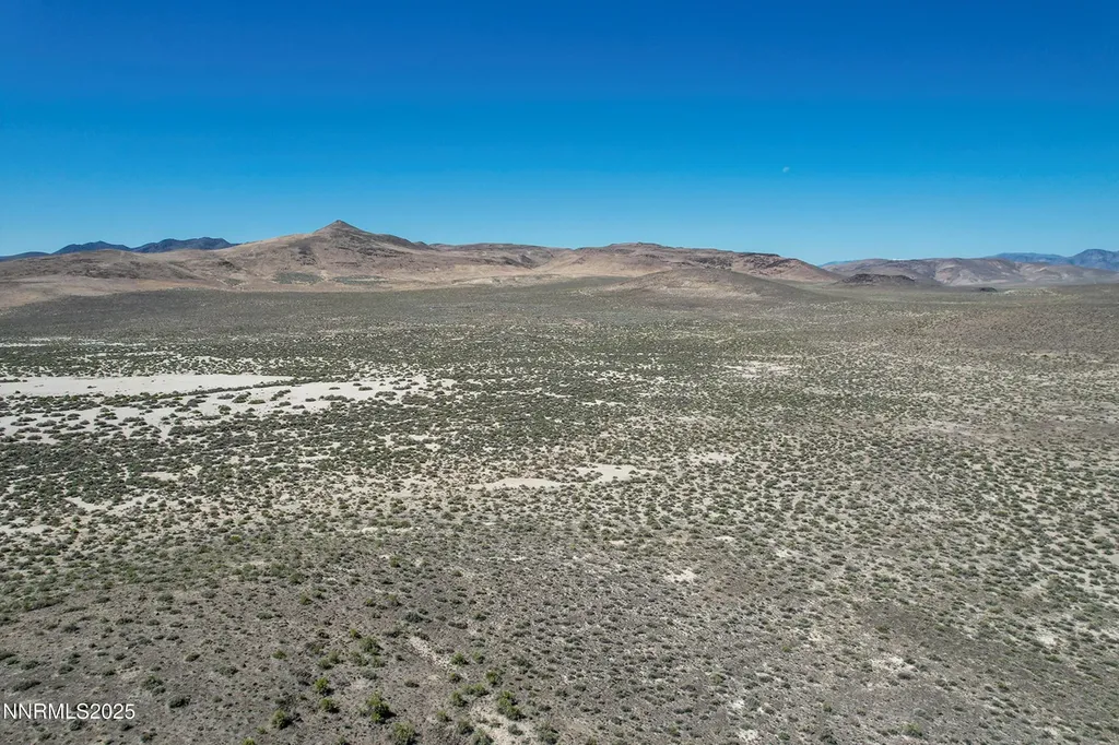 7975 Break-a-heart Silver Springs NV 89429