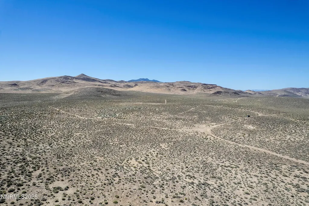7975 Break-a-heart Silver Springs NV 89429