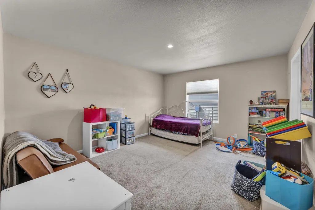 5405 White Oak Silver Springs NV 89429