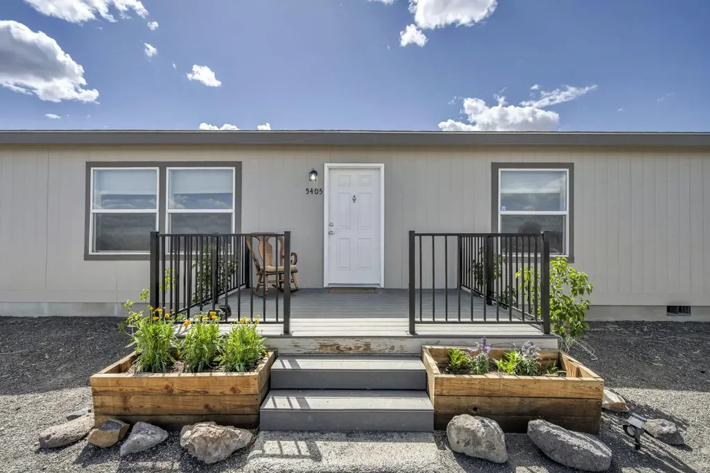 5405 White Oak Silver Springs NV 89429