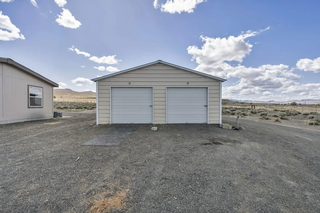 5405 White Oak Silver Springs NV 89429