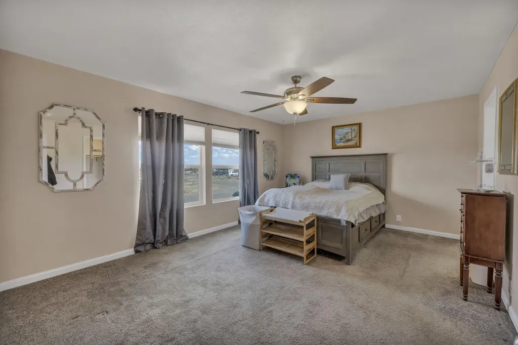 5405 White Oak Silver Springs NV 89429