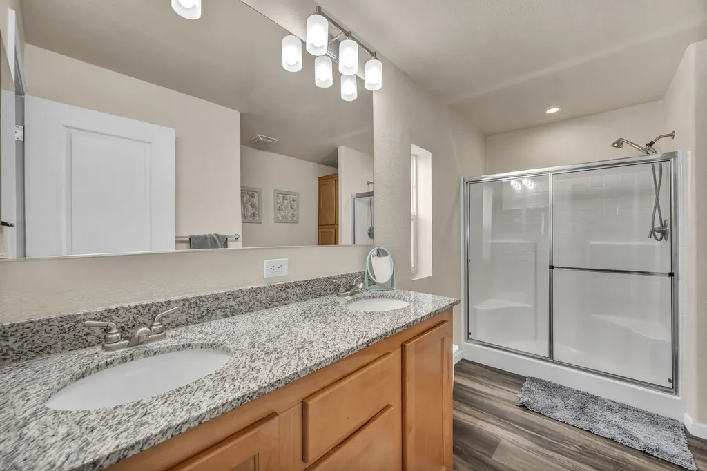 5405 White Oak Silver Springs NV 89429