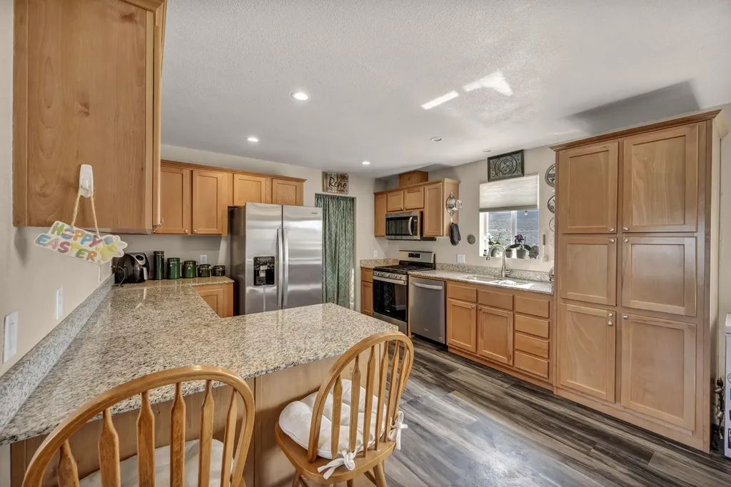 5405 White Oak Silver Springs NV 89429