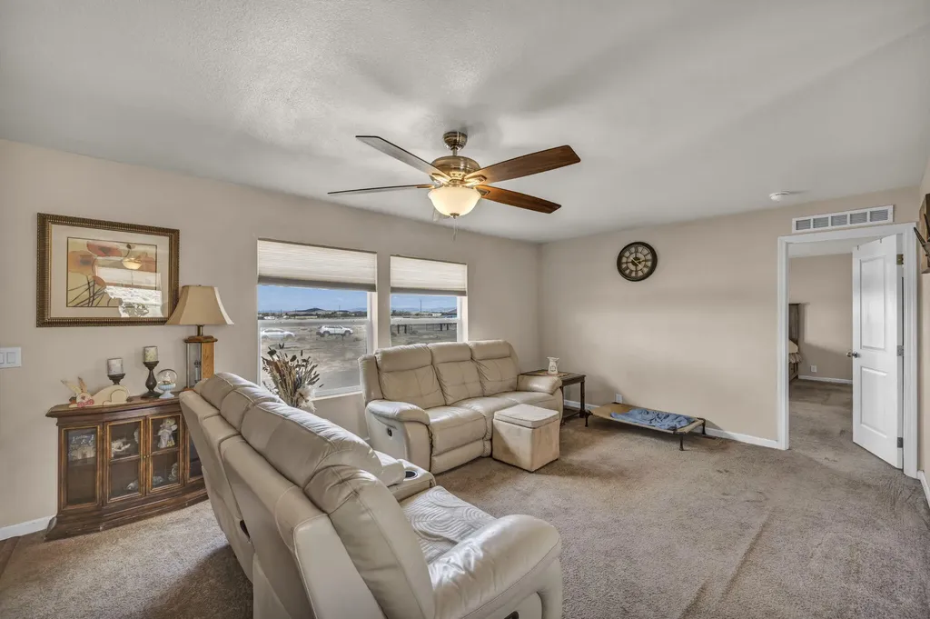 5405 White Oak Silver Springs NV 89429