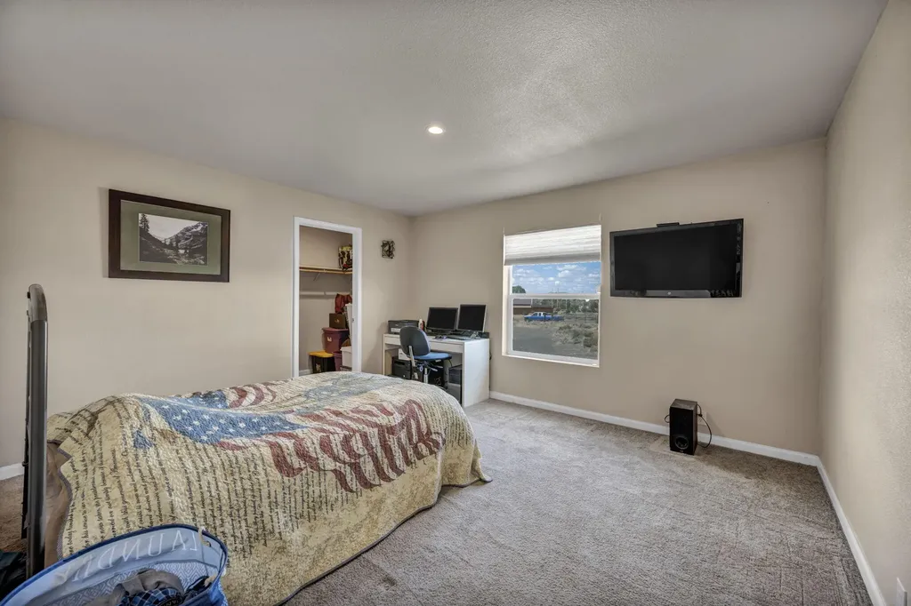 5405 White Oak Silver Springs NV 89429