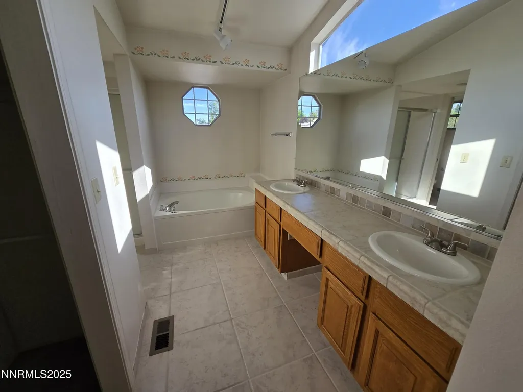 986 Quail Hollow Reno NV 89511