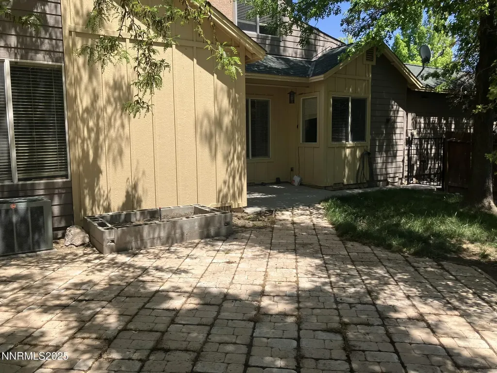 5619 Crescent Hill Sparks NV 89436