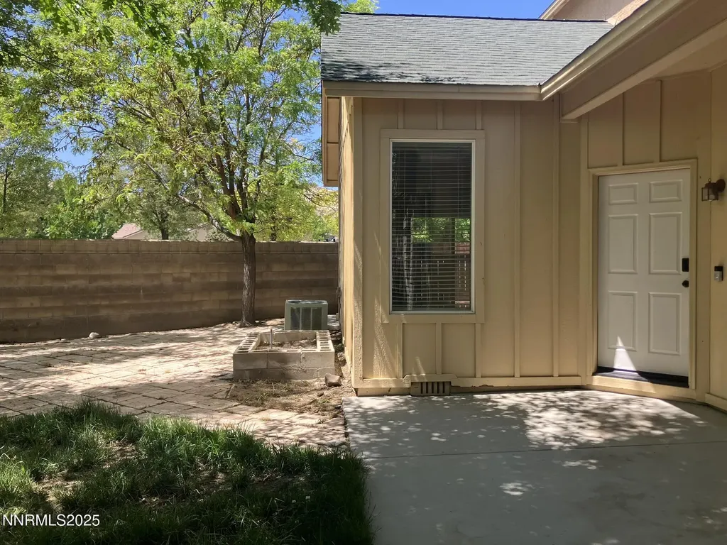 5619 Crescent Hill Sparks NV 89436