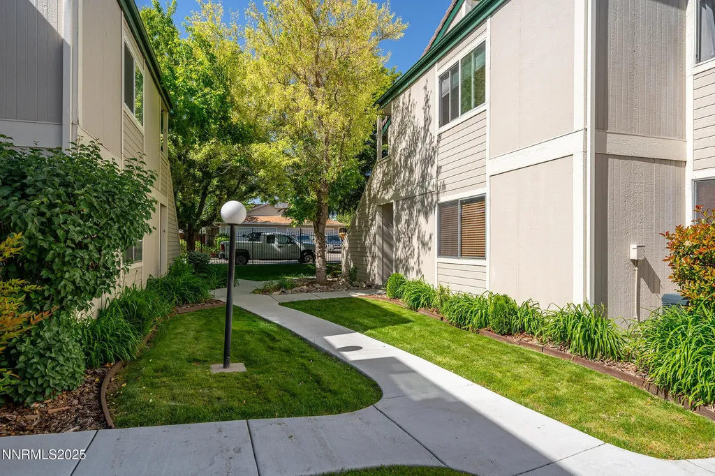 2627 Sunny Slope Sparks NV 89434