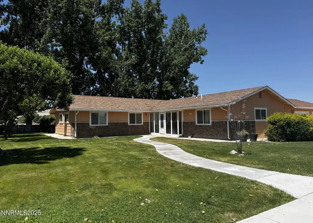34 Poplar Yerington NV 89447