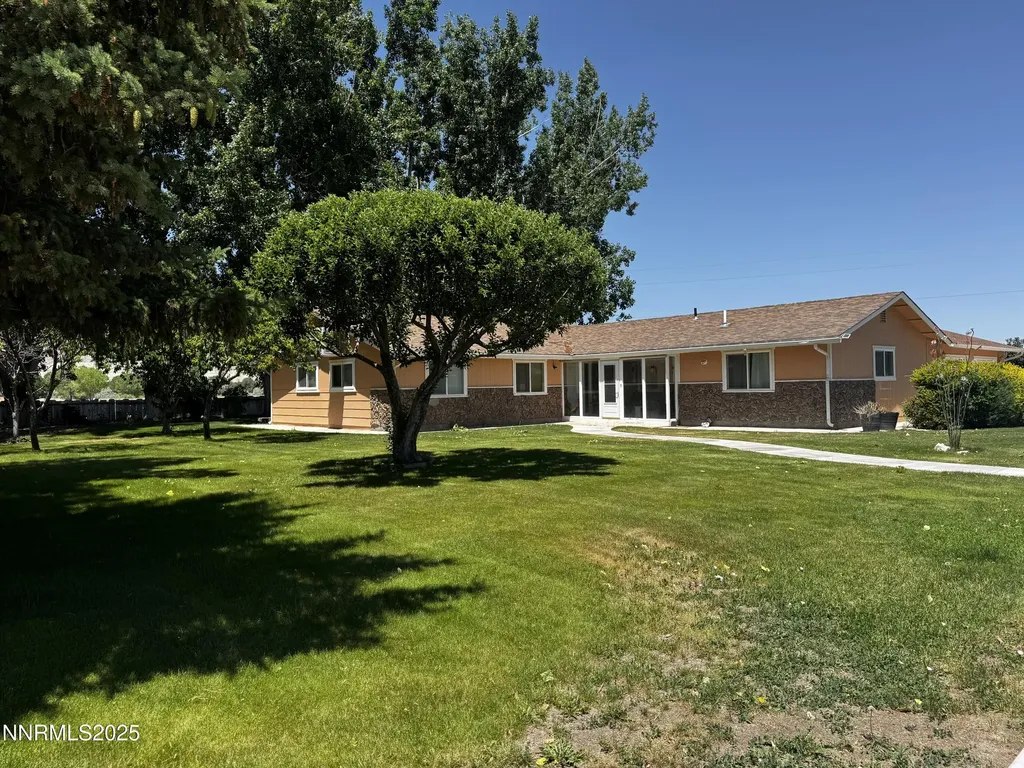 34 Poplar Yerington NV 89447