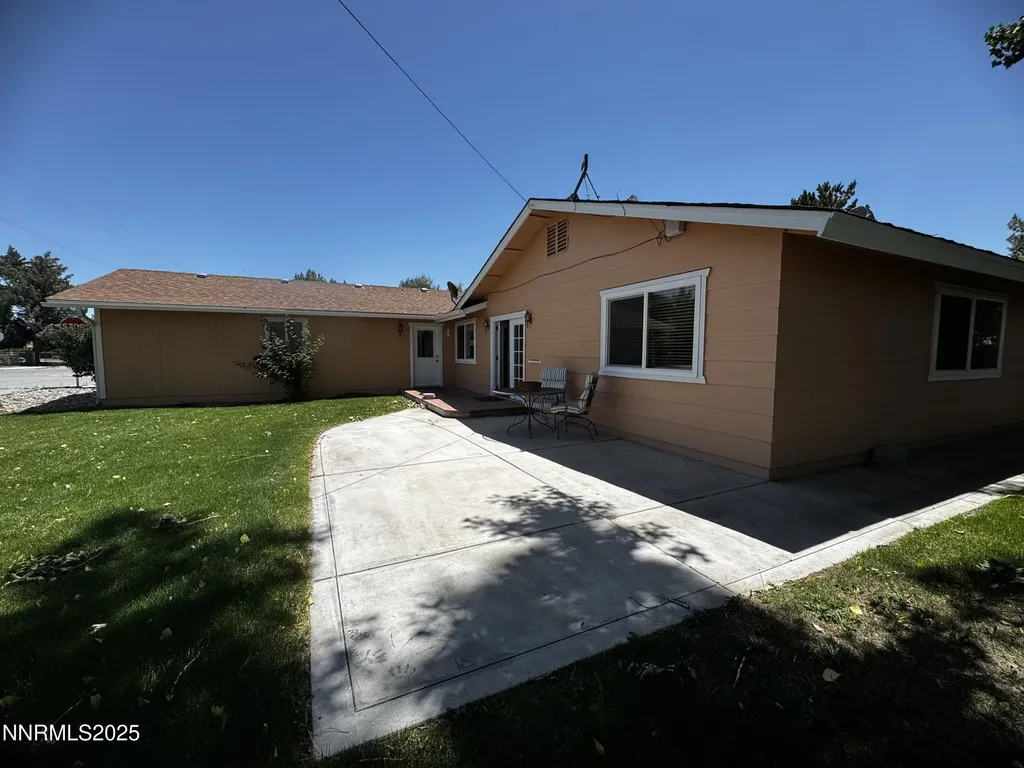 34 Poplar Yerington NV 89447