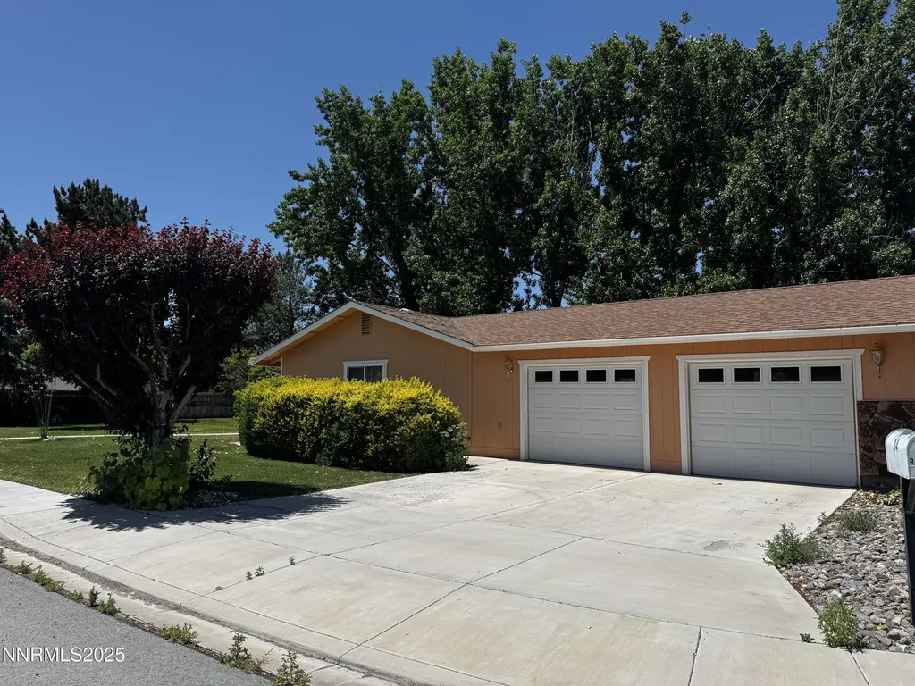 34 Poplar Yerington NV 89447