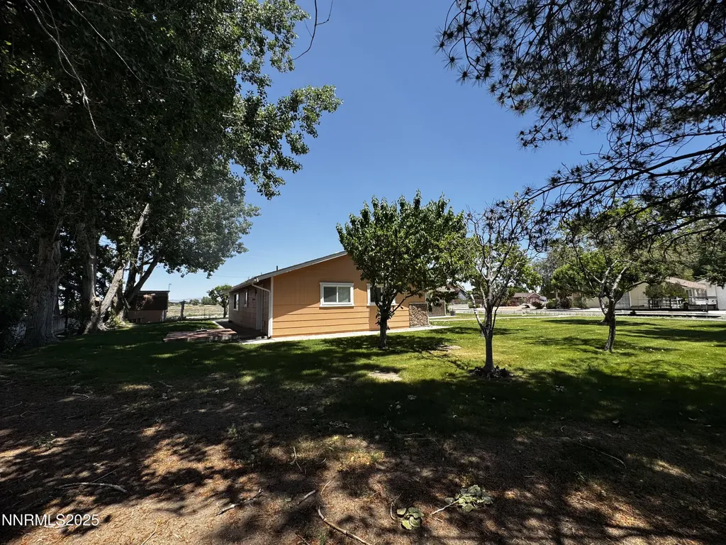 34 Poplar Yerington NV 89447