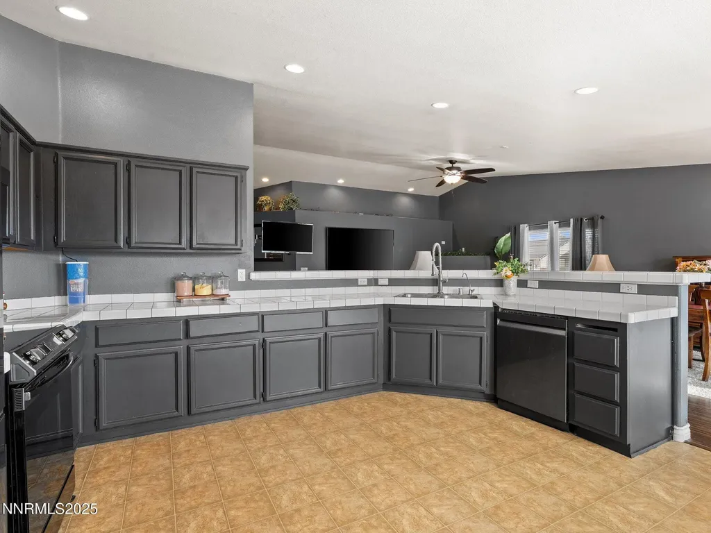 2187 Snow Drift Fernley NV 89408