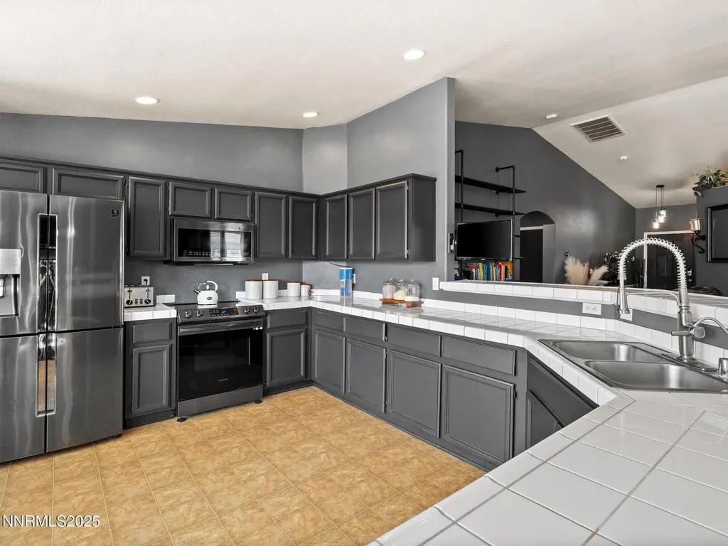 2187 Snow Drift Fernley NV 89408