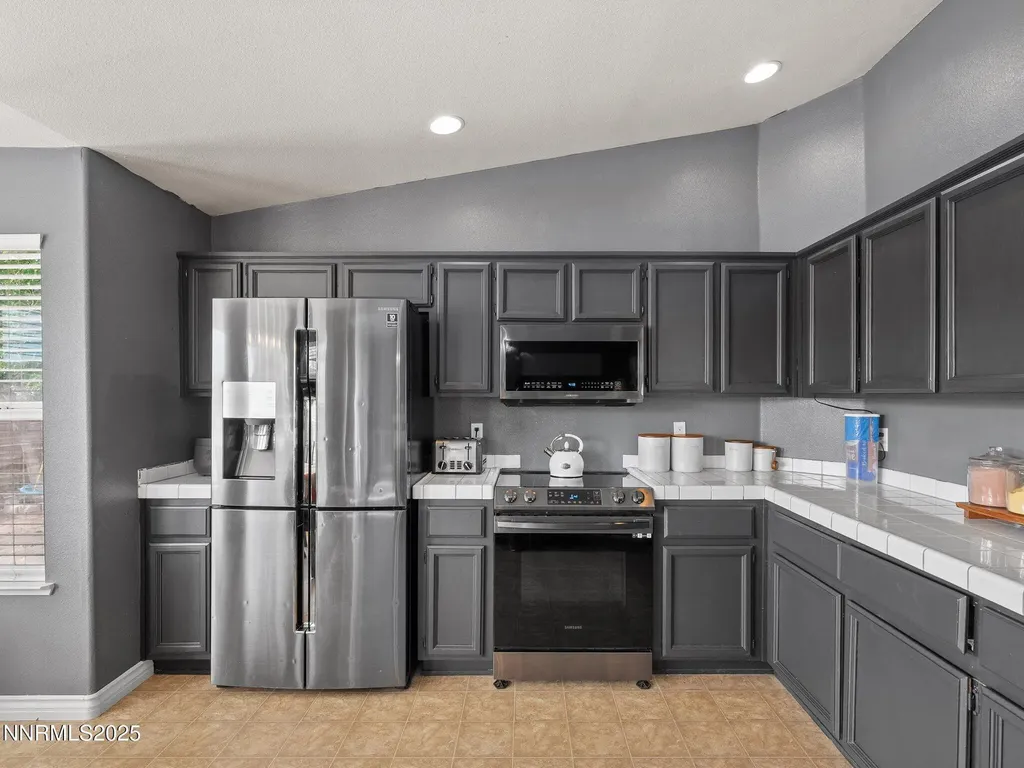 2187 Snow Drift Fernley NV 89408