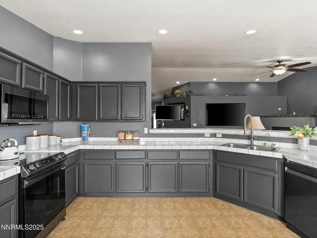 2187 Snow Drift Fernley NV 89408