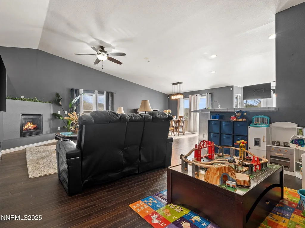 2187 Snow Drift Fernley NV 89408