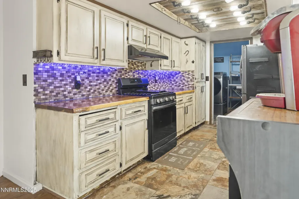 749 E Fernley NV 89408